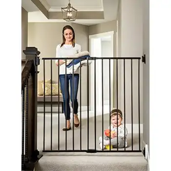 Много висока лесно завъртане на стълбище и коридор, минава през детски порти, черни, възрастова група от 6 до 24 месеца